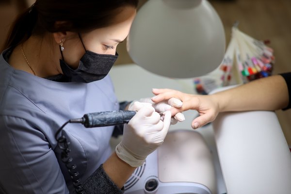 Ponceuse ongles 35000 tours : l'outil essentiel pour vos manucures